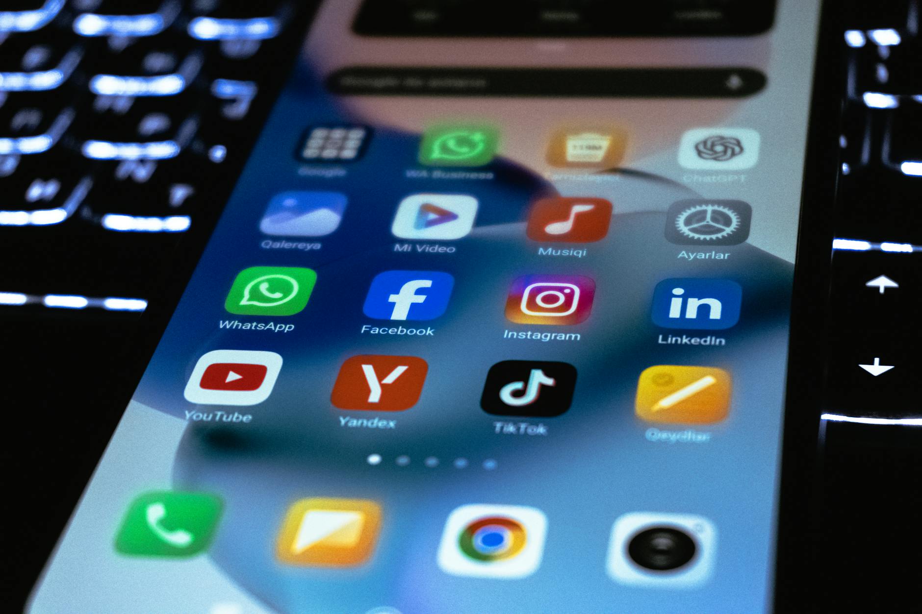 v2rayn 移动端界面交互展示